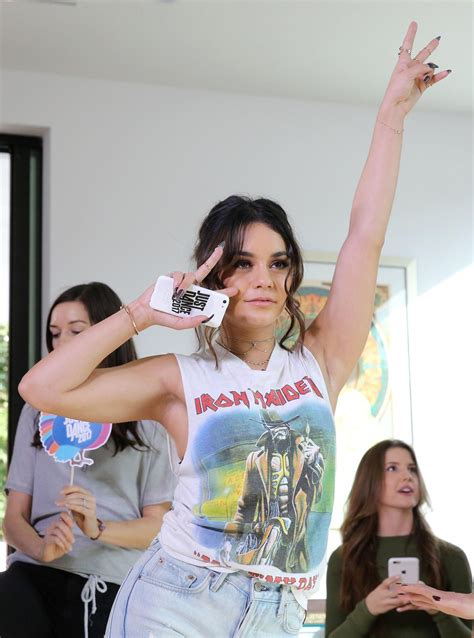 vanessa hudgens armpit